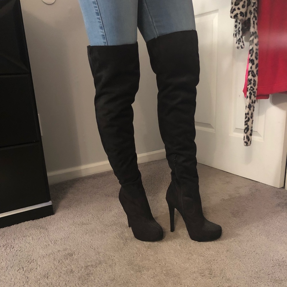 Black thigh high heeled boots - Picture 2 of 4